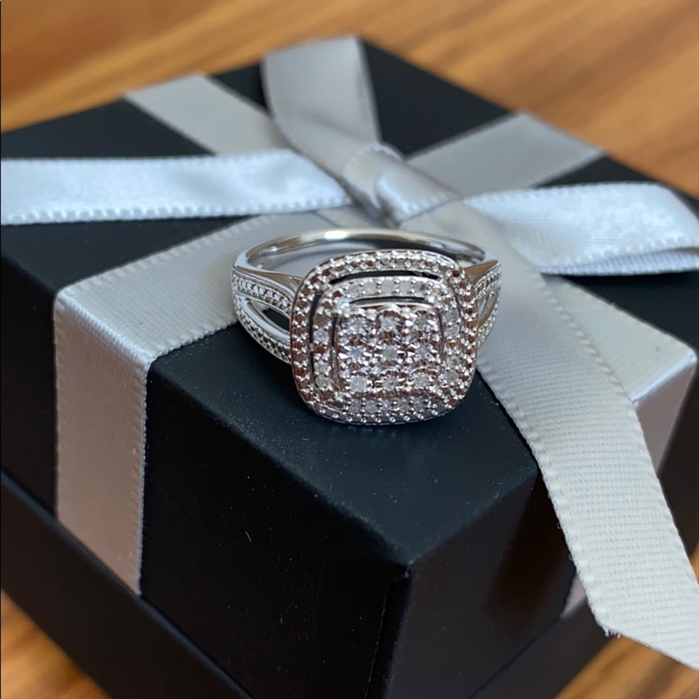 ❤️1/10cttw Diamond Ring SIZE 7